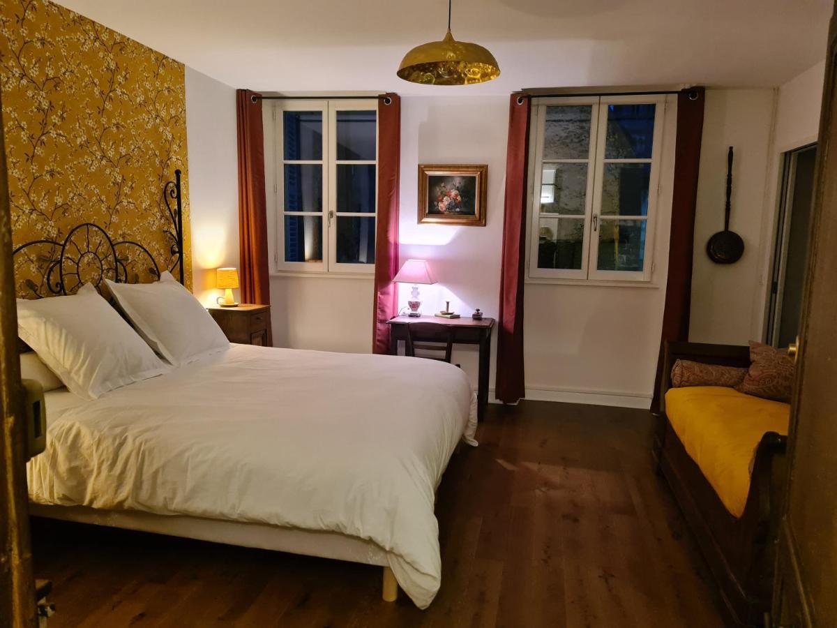 La Cour Du Chateau La Charite-sur-Loire Luaran gambar