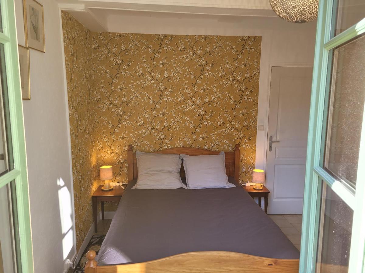 La Cour Du Chateau La Charite-sur-Loire Luaran gambar