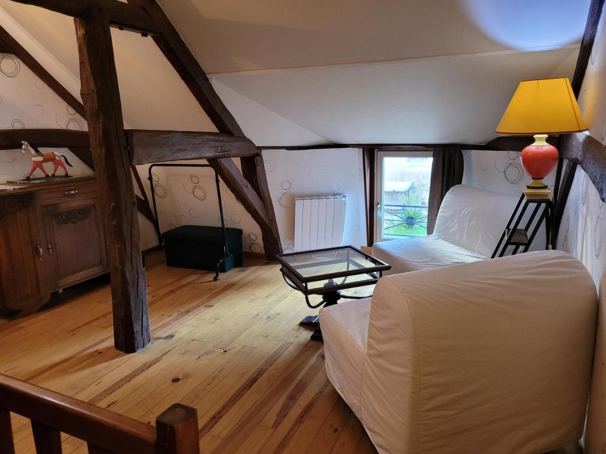 La Cour Du Chateau La Charite-sur-Loire Bilik gambar