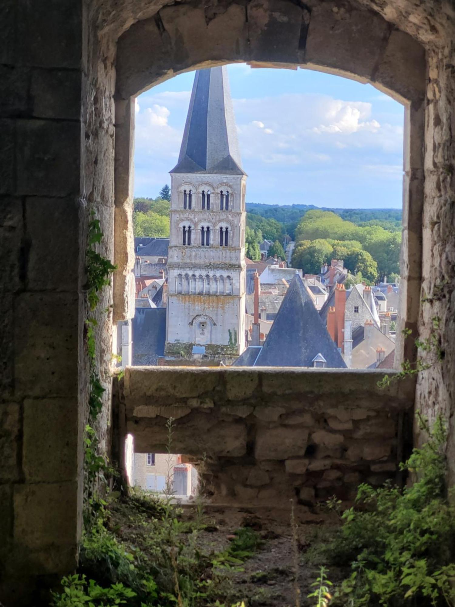 La Cour Du Chateau La Charite-sur-Loire Luaran gambar